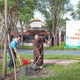 Ông Nguyễn Đình Phát, Phó Bí thư Thường trực Đảng ủy P.Xuân Hòa và Đại đức Thích Quảng Hậu, Phó Trị sự Báo Giác Ngộ trồng cây xanh tại Công viên Phan Đình Phùng - Ảnh: Nguyên Tài/BGN