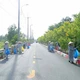Đông đảo chư Ni đang tu học tại chùa Thanh Tâm thực hiện buổi tổng vệ sinh và thu nhặt rác thải trên tuyến đường Lê Chính Đáng