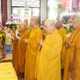 Chư tôn đức thắp hương tưởng niệm Giác linh Ni trưởng Thích nữ Tắc Thinh