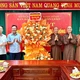 Ban Trị sự GHPGVN tỉnh Ninh Bình tặng hoa chúc mừng Ban Dân tộc và Tôn giáo tỉnh nhân ngày truyền thống