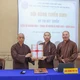Chư tôn đức Hội đồng điều hành học viện trao đề thi đến Hội đồng Coi thi - Ảnh: Nguyên Tài/BGN
