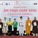 Bí thư Đảng ủy, Chủ tịch HĐND P.Bình Lợi Trung Thái Thị Hồng Nga tặng Thư tri ân các đơn vị đồng hành