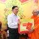 Bí thư Tỉnh ủy Vĩnh Long Trần Văn Lâu chúc mừng Tết Chôl Chnăm Thmây đến Hòa thượng Thạch Sok Xane