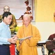 Đức Pháp chủ GHPGVN tặng ấn phẩm tuần báo Giác Ngộ đến Bí thư Thành ủy TP.HCM Trần Lưu Quang - Ảnh: Việt Dũng