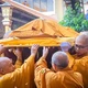 Môn đồ pháp quyến cung thỉnh nhục thân cố Trưởng lão Hòa thượng tân viên tịch rời phương trượng nhập kim quan 
