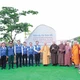 Đức Pháp chủ GHPGVN, chư tôn đức, lãnh đạo TP.HCM và các đại biểu bên bia đá lưu niệm công trình "Vườn cây Đại đoàn kết" - Ảnh: Trung Thắng