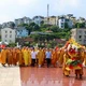 Đoàn Ban Trị sự GHPGVN tỉnh Quảng Ninh cùng các đại biểu đặt vòng hoa tưởng niệm tại Đài tưởng niệm Liệt sĩ tỉnh - Ảnh: Xuân Trường