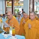 Đại đức Thích Quảng Hậu, trụ trì chùa Báo Ân dâng lời khánh tuế Hòa thượng viện chủ nhân dịp mãn hạ