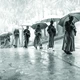Tháng Bảy, mưa ngâu, giọt mưa rớt như từ một chốn bao la vô tận, nước mắt cũng rớt từ một chốn tâm tận cùng
