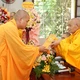 Trưởng lão Hòa thượng Hiệu trưởng trao Bằng tốt nghiệp đến Tăng Ni sinh