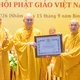 Trưởng lão Hòa thượng Chủ tịch Hội đồng Trị sự trao Bằng tuyên dương công đức đến tập thể Ban Phật giáo Quốc tế Trung ương - Ảnh: Đăng Huy
