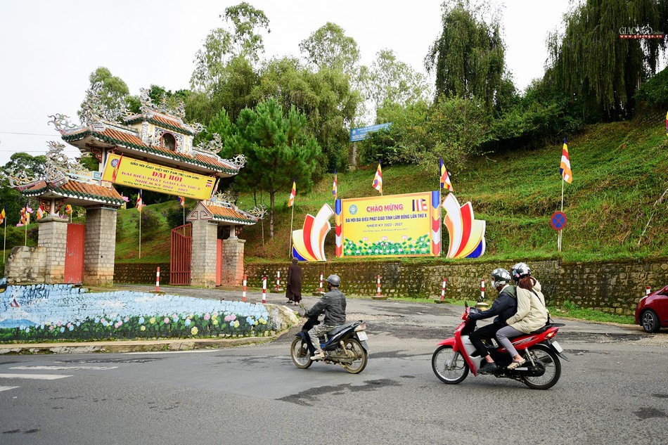 Trang trí chuẩn bị cho sự kiện quan trọng của Phật giáo tỉnh Lâm Đồng