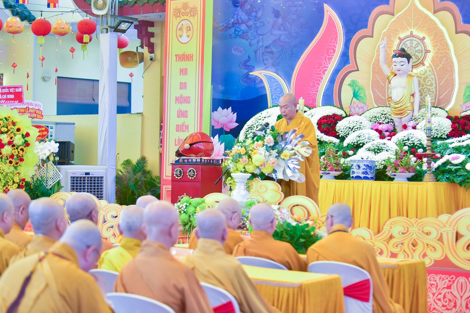 Đại lễ Phật đản Phật lịch 2568 của Ban Trị sự GHPGVN Q.8 vào sáng mùng 9-4 ÂL tại chùa Long Hoa - Ảnh: Quảng Đạo/BGN