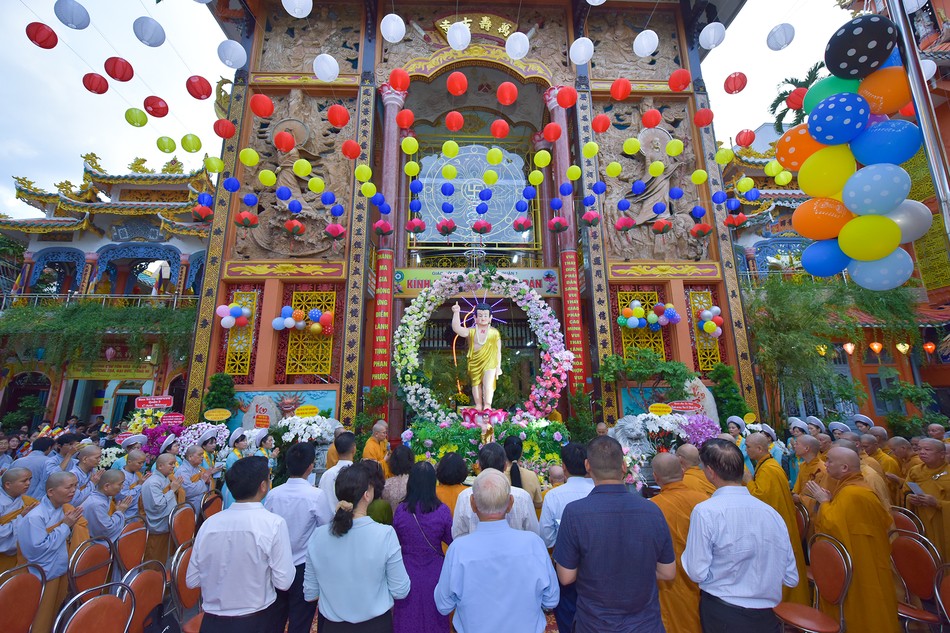 Đại lễ Phật đản Phật lịch 2568 của Phật giáo Q.1 tại tổ đình Vạn Thọ - Ảnh: Quảng Đạo/BGN