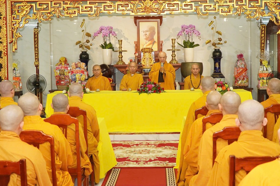 Ban Thường trực Ban Trị sự GHPGVN TP.HCM thăm, sách tấn chư hành giả an cư tại trường hạ Hưng Phước