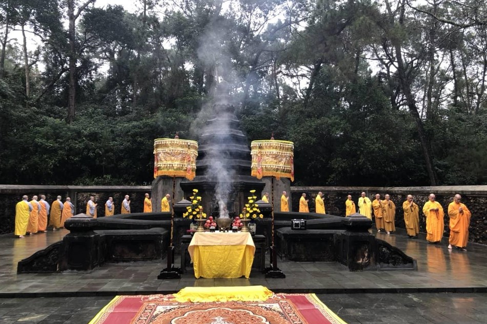 Tảo tháp Tổ sư Liễu Quán là một trong những nếp sinh hoạt truyền thống của Phật giáo ở cố đô