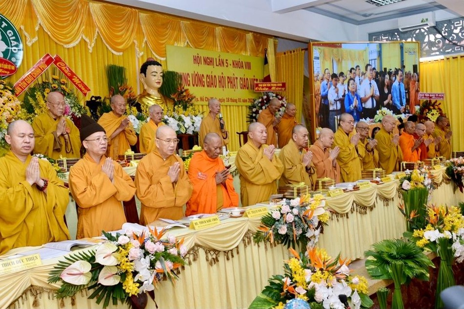 Chư tôn giáo phẩm Hội đồng Chứng minh và chủ tọa đoàn của hội nghị