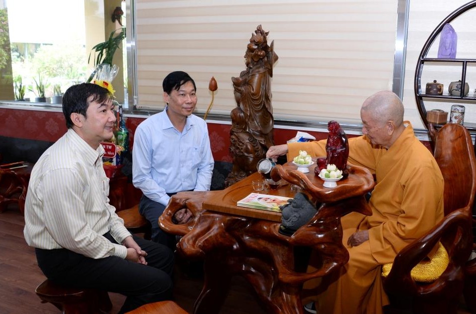 Trưởng lão Hòa thượng Thích Trí Quảng tiếp thân mật đoàn lãnh đạo Ban Dân vận T.Ư