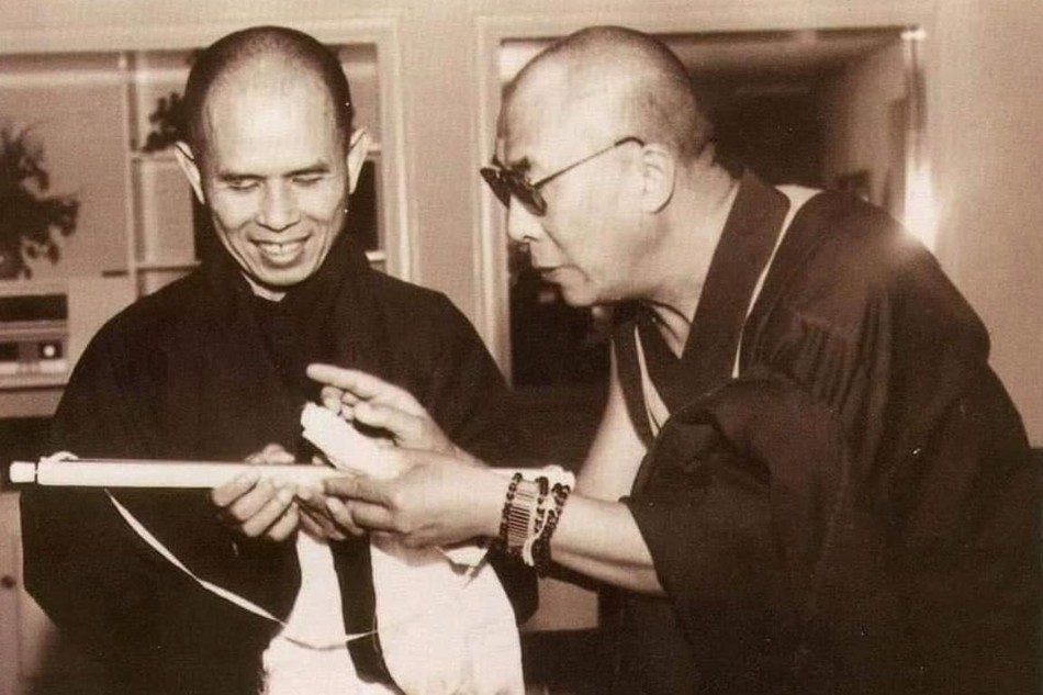 Đức Dalai Lama trong một lần gặp gỡ Thiền sư Thích Nhất Hạnh - Ảnh: Làng Mai