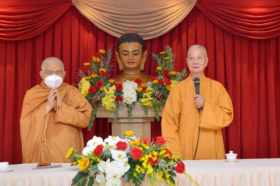 Quý Hòa thượng lãnh đạo quang lâm chỉ đạo trong ngày làm việc đầu năm mới Nhâm Dần 2022 tại trụ sở tòa soạn Báo Giác Ngộ - Ảnh: Bảo Toàn