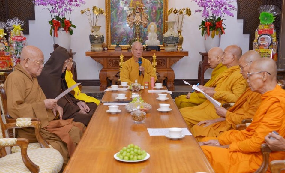 Đức Quyền Pháp chủ GHPGVN chủ trì phiên họp bất thường của Ban Thường trực Hội đồng Chứng minh GHPGVN chiều 14-8-2022 - Ảnh: Bảo Toàn/BGN