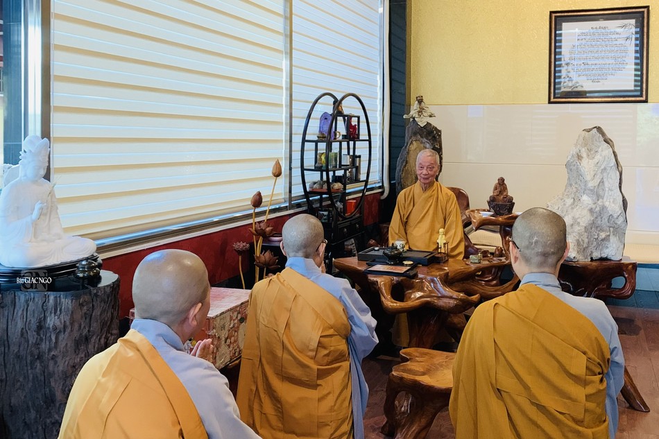 Ni trưởng Thích nữ Nhật Khương trình bạch lên Đức Pháp chủ GHPGVN về Đại lễ Tưởng niệm Đức Thánh Tổ Ni Đại Ái Đạo năm 2023 do Phân ban Ni giới tỉnh Bình Phước.