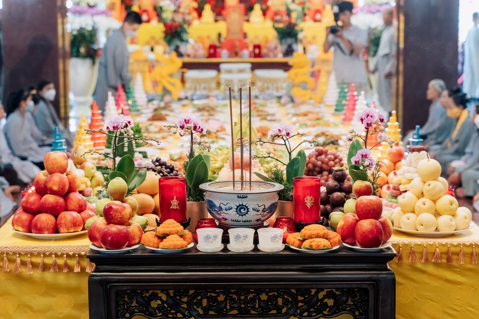 Vấn đề bố thí (hiến cúng) cho loài ngạ quỷ đã được Đức Phật nói đến trong Kinh tạng Pāli...