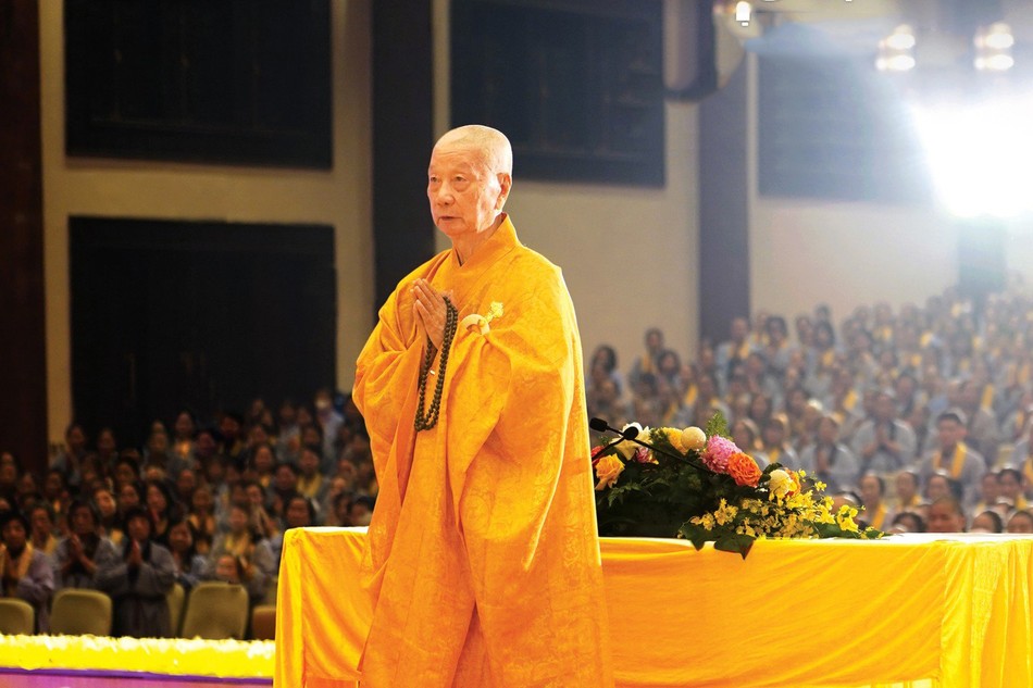 Đại lão Hòa thượng Thích Trí Quảng quang lâm, sách tấn Phật tử tại khóa tu của Đạo tràng Pháp Hoa miền Bắc do Ban Hoằng pháp T.Ư tổ chức tại chùa Bái Đính (Ninh Bình) - Ảnh: Bảo Trinh