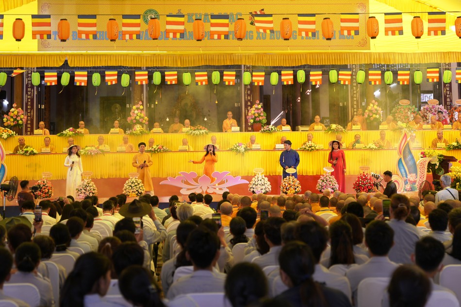 Quang cảnh Lễ khai mạc tọa đàm khoa học: “Vấn đề hoằng pháp trong xu hướng thời đại mới”