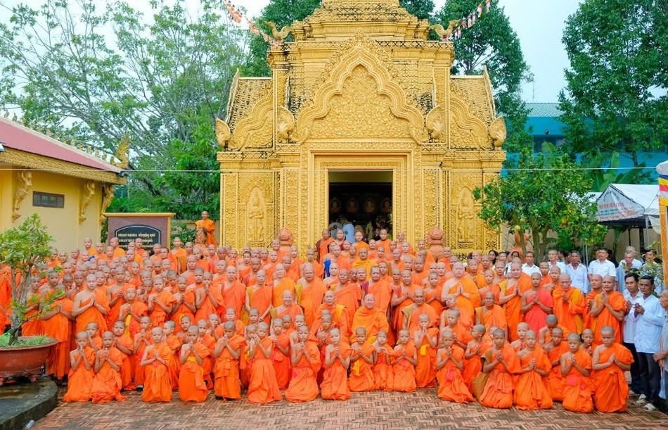 Trước tháp Cù Là tưởng niệm 4 vị sư Khmer hy sinh vì dân tộc 
