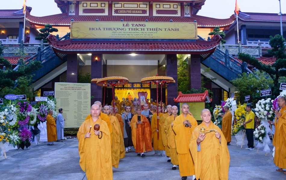 [Video] Lễ truy niệm, phụng tống kim quan Hòa thượng Thích Thiện Tánh rời TP.HCM trở về quê nhà