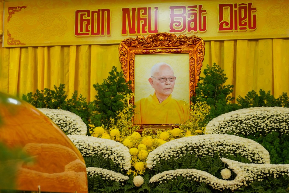 Di ảnh Trưởng lão Hòa thượng Thích Từ Thông (1928-2025) tại Giác linh đường Trường Trung cấp Phật học TP.HCM - Ảnh: Nguyện Truyền/BGN