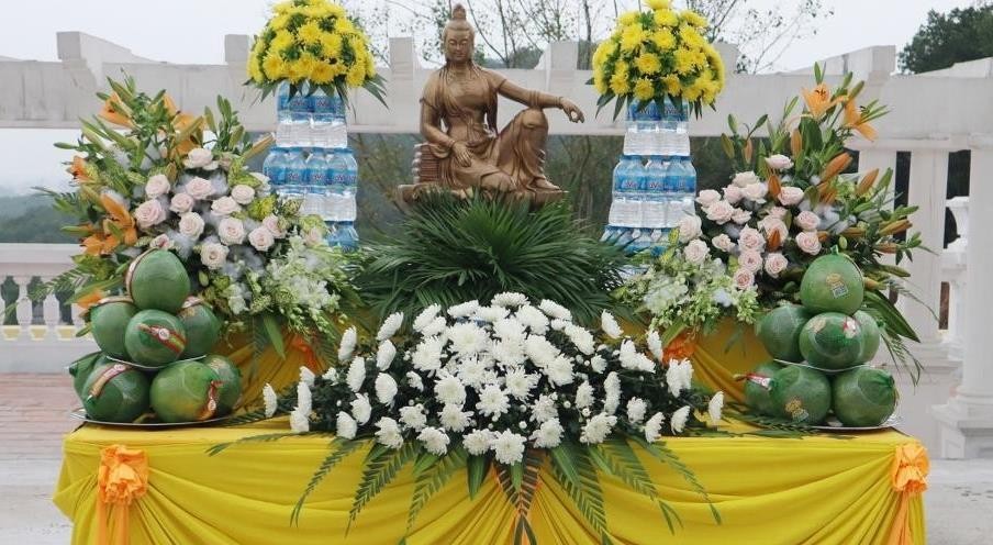 Tôn tượng Bồ-tát Quán Thế Âm được tôn trí tại Học viện PGVN tại Hà Nội