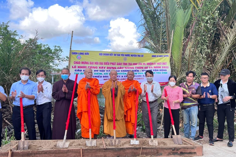 Lễ khởi công cầu nông thôn số 65 - năm 2022 chào mừng Đại hội Phật giáo tỉnh Trà Vinh - Ảnh: L.B