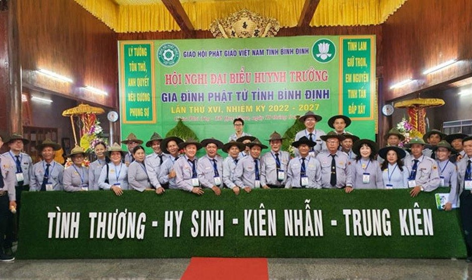 Huynh trưởng cấp Tấn Huỳnh Trọng Thu pháp danh Thị Đông được tái suy cử trưởng ban, cùng với 26 thành viên