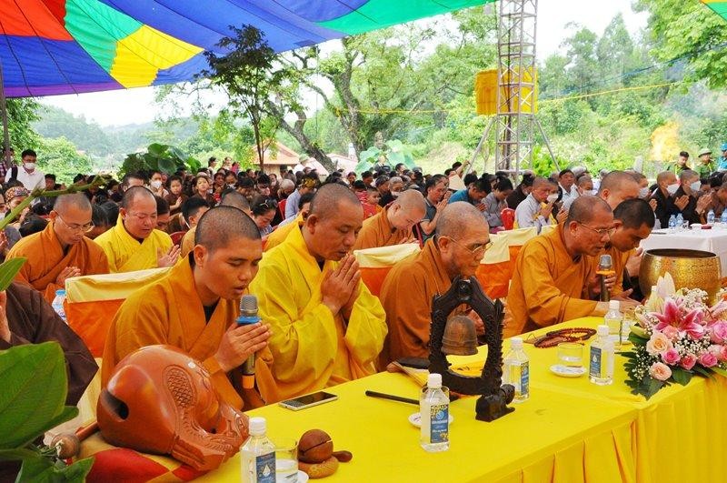 Lễ đúc Đại hồng chung chùa Báo Ân, thị xã Đông Triều