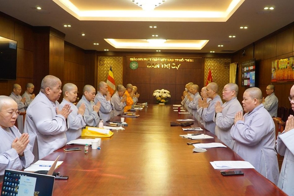 Chư Ni Phân ban Ni giới TP.HCM niệm Phật cầu gia hộ