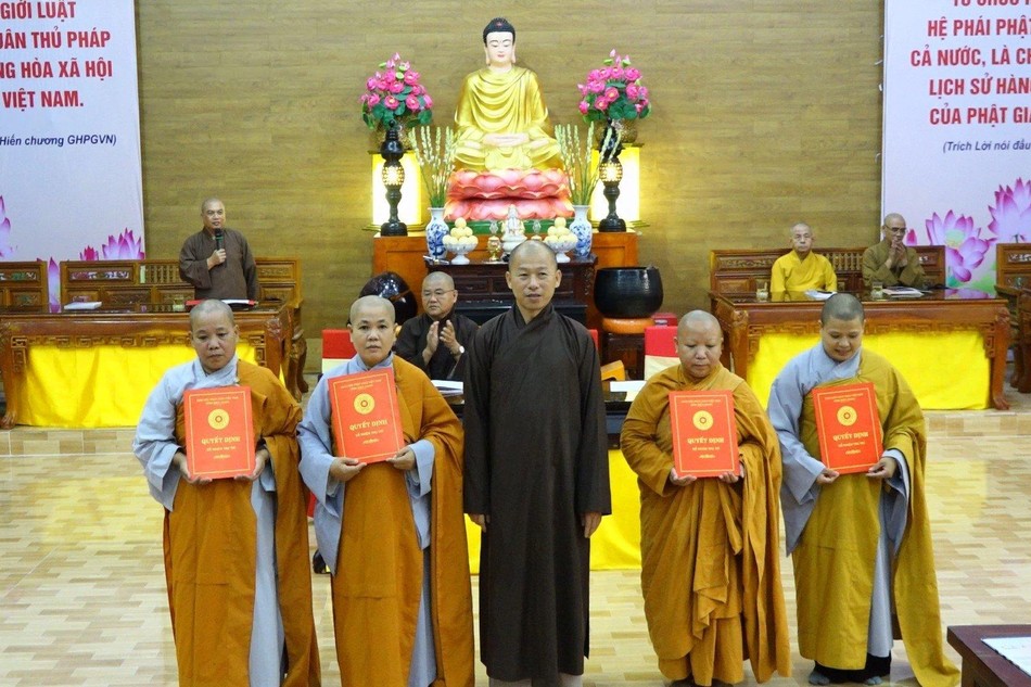 Trao quyết định bổ nhiệm trụ trì cho 2 ngôi chùa, 1 tịnh thất và 1 tịnh xá
