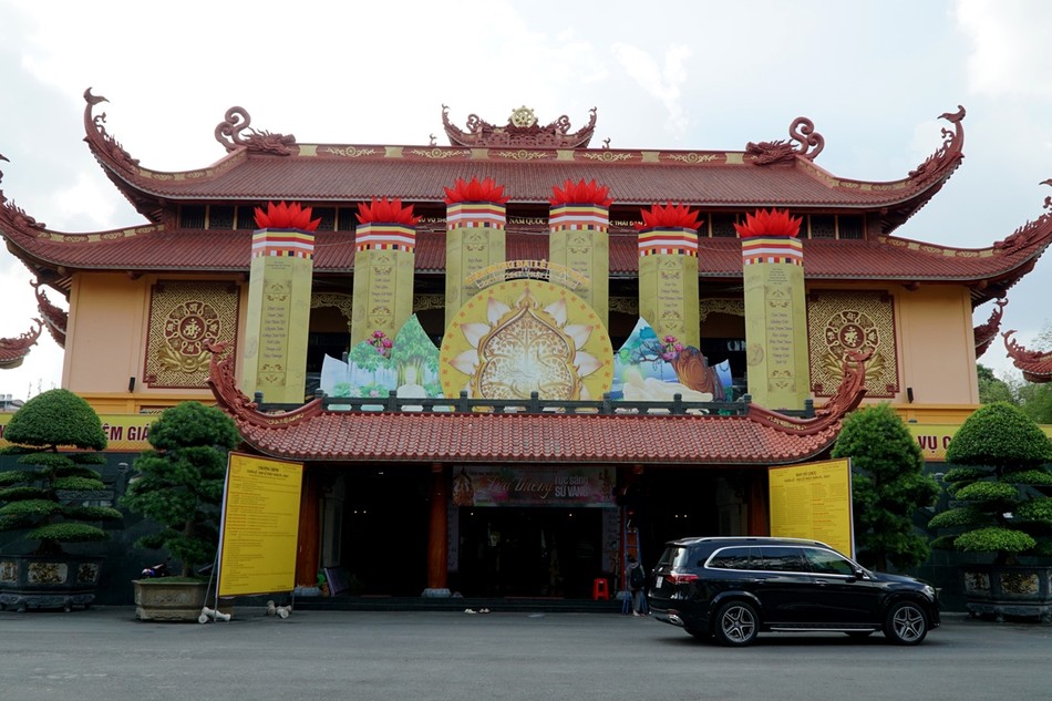 Lễ đài chính của Phật giáo TP.HCM tại Việt Nam Quốc Tự