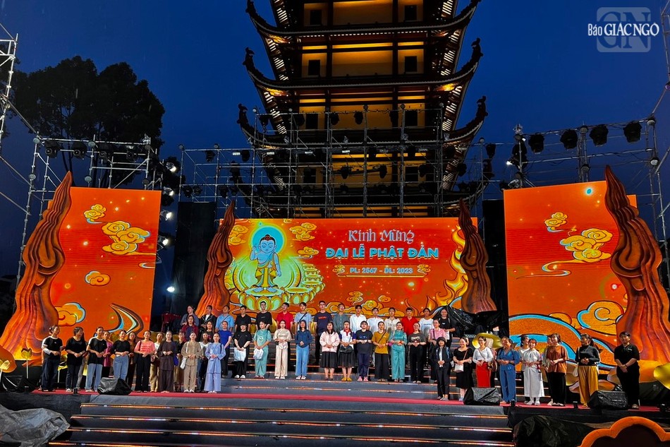 Lúc 19 giờ ngày 10-4-Quý Mão sẽ diễn ra chương trình nghệ thuật "Lửa thiêng rực sáng sử vàng" - Ảnh: BTC