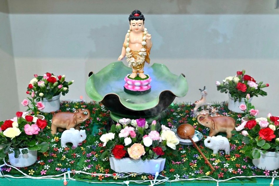 Lâm-tỳ-ni kính mừng Phật đản tại gia đình Phật tử Diệu Hoàng