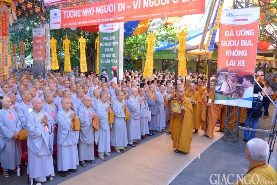 Lễ cầu nguyện người mất vì tai nạn giao thông, tại tổ đình Vĩnh Nghiêm (năm 2014) - Ảnh: B.Toàn/BGN