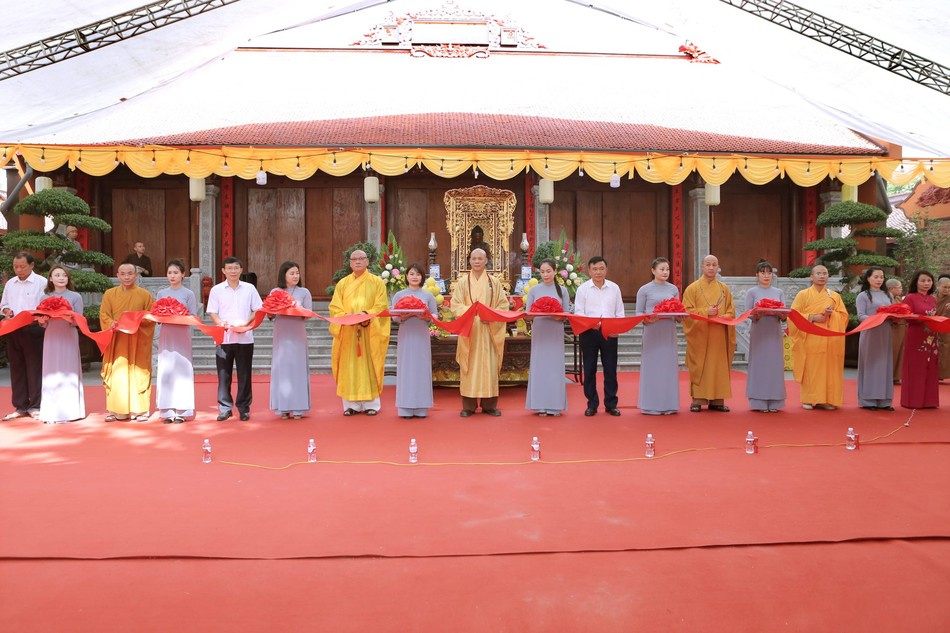 Cắt băng khánh thành ngôi đại hùng bảo điện chùa Trung, TP.Sông Công