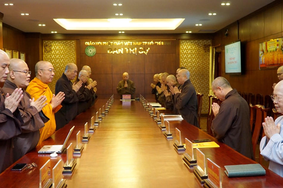 Niệm Phật cầu gia bị trước buổi họp 