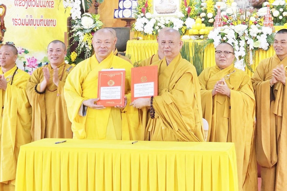 Đại diện Ban Trị sự Phật giáo tỉnh Quảng Nam và Ban Trị sự Phật giáo tỉnh Thanh Hóa ký kết bản ghi nhớ hợp tác