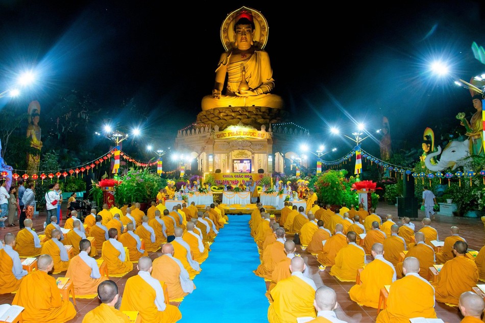 Trang nghiêm Pháp hội Dược Sư tại chùa Giác Hoa