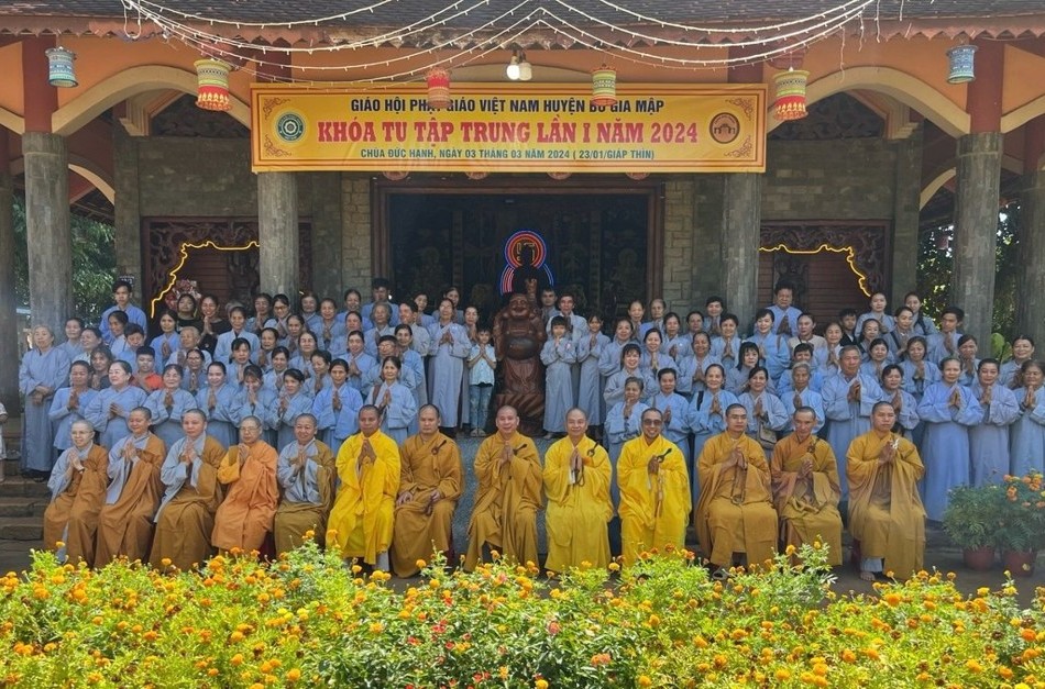 Khóa tu của Tăng, Ni, Phật tử H.Bù Gia Mập tại chùa Hạnh Đức