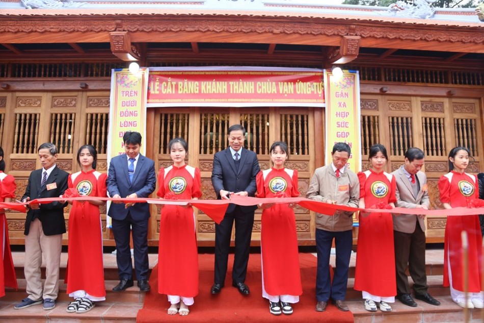 Cắt băng khánh thành ngôi Vạn Ứng tự