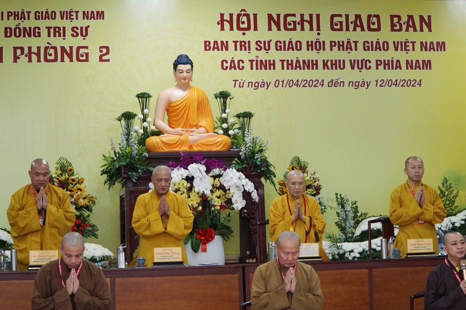 Chư tôn đức niệm Phật cầu gia bị