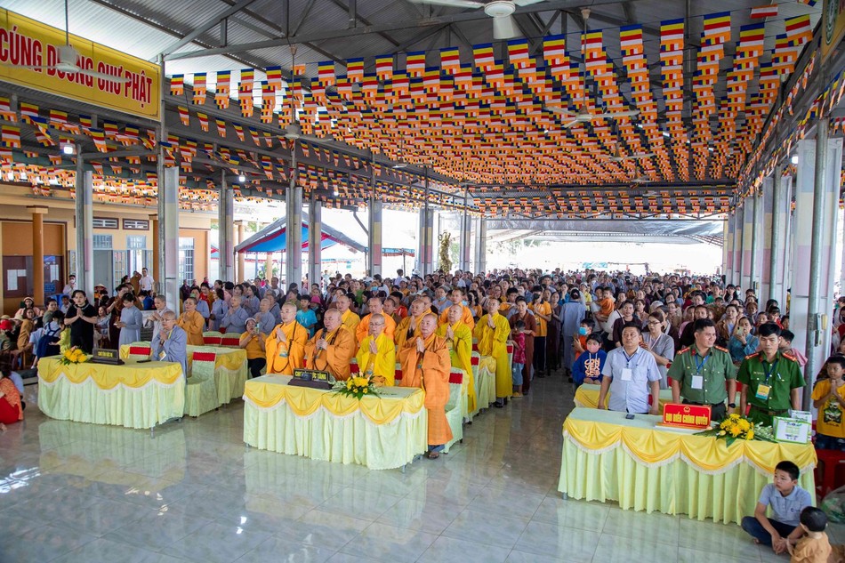 Chư tôn đức, các quý khách tham dự